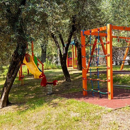 Camping Park Garda リモーネ・スル・ガルダ エクステリア 写真