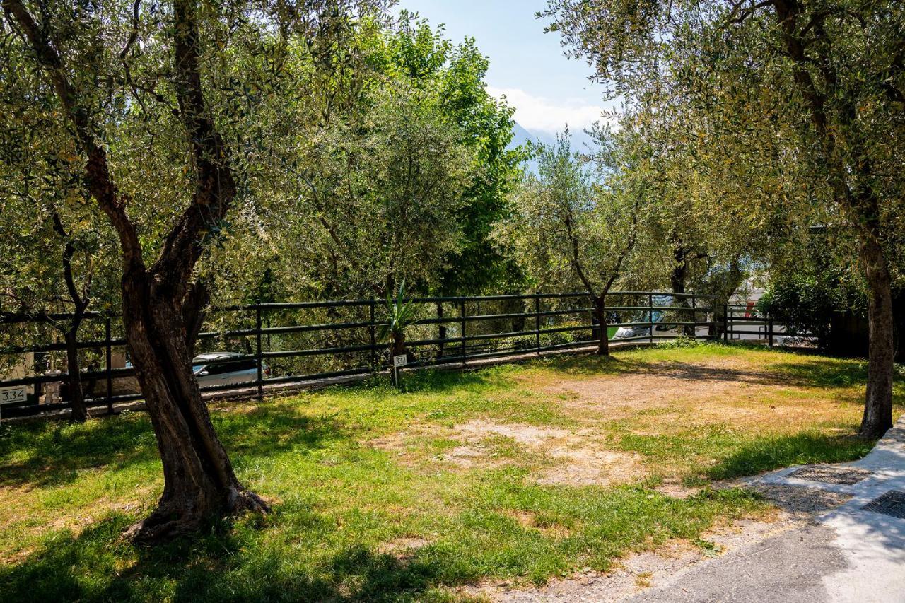 Camping Park Garda リモーネ・スル・ガルダ エクステリア 写真