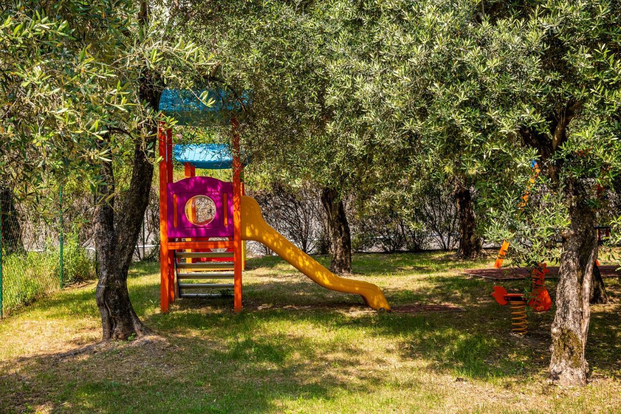 Camping Park Garda リモーネ・スル・ガルダ エクステリア 写真
