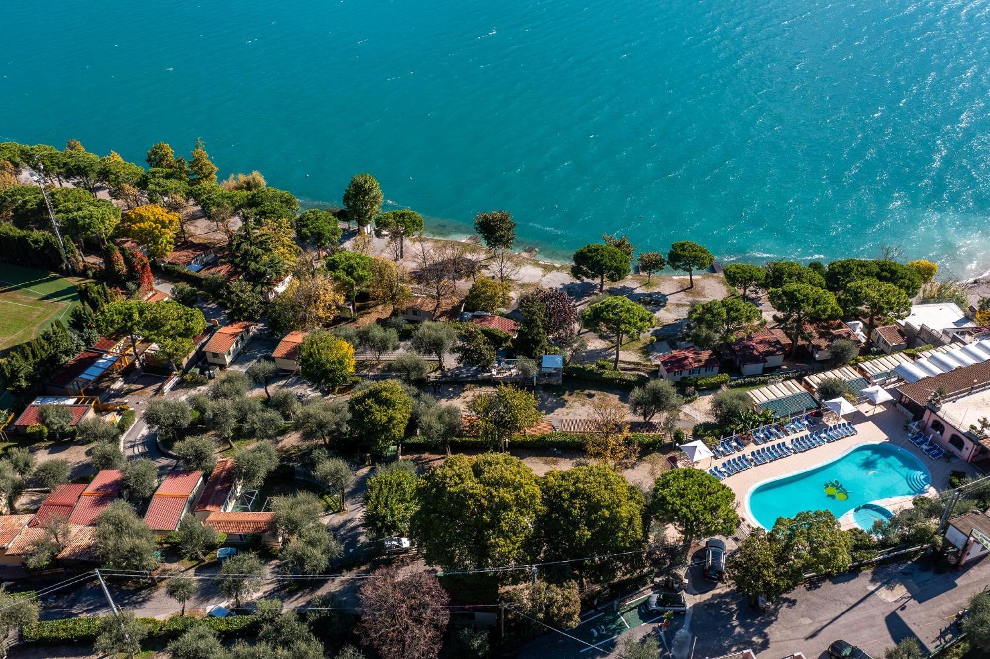 Camping Park Garda リモーネ・スル・ガルダ エクステリア 写真