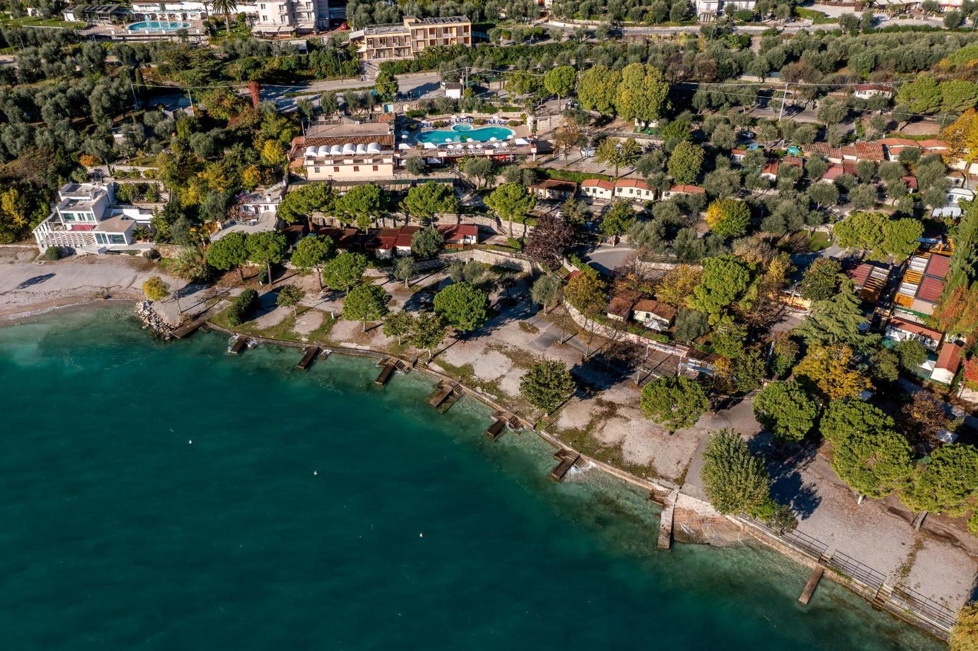 Camping Park Garda リモーネ・スル・ガルダ エクステリア 写真