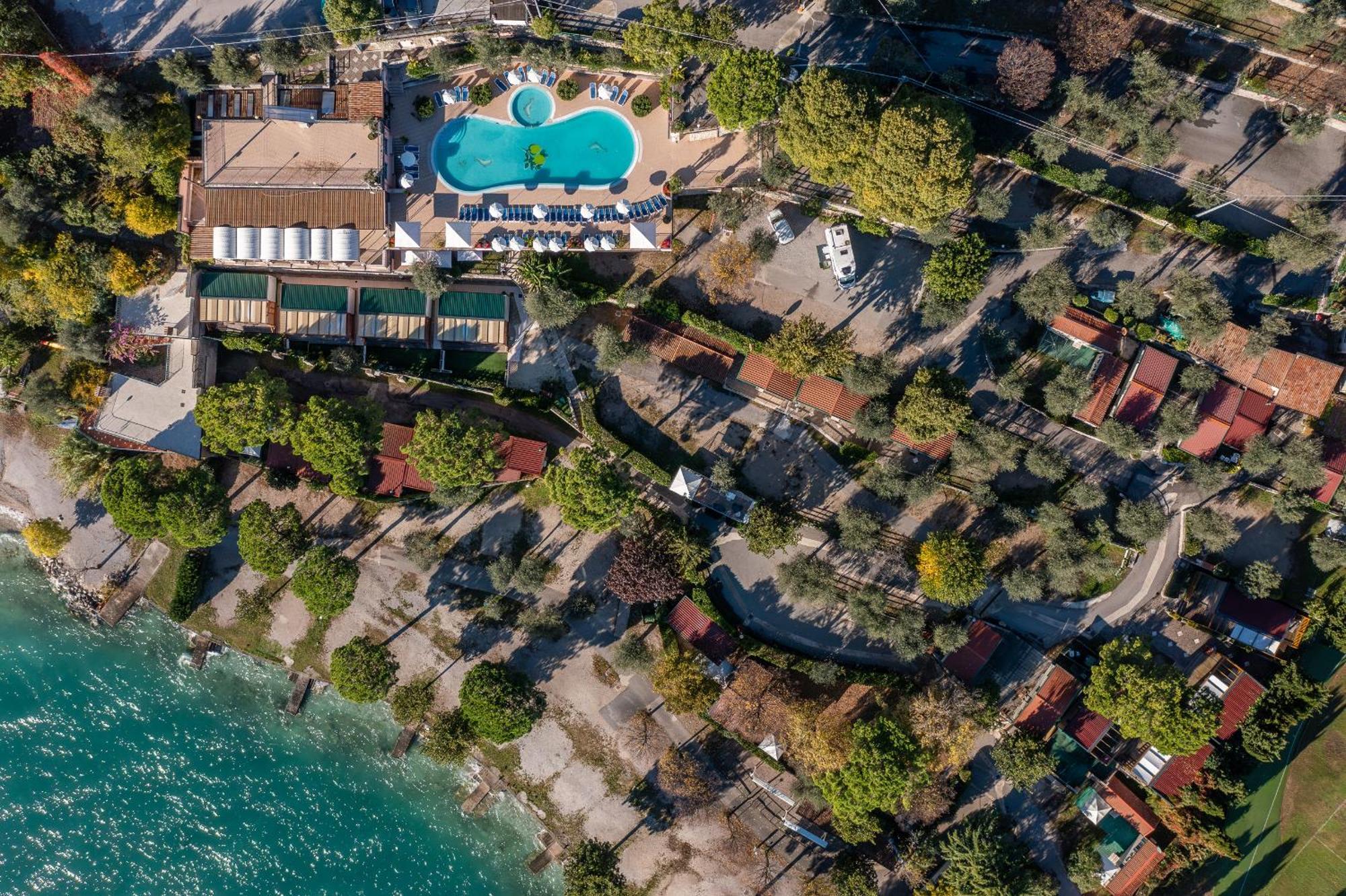 Camping Park Garda リモーネ・スル・ガルダ エクステリア 写真