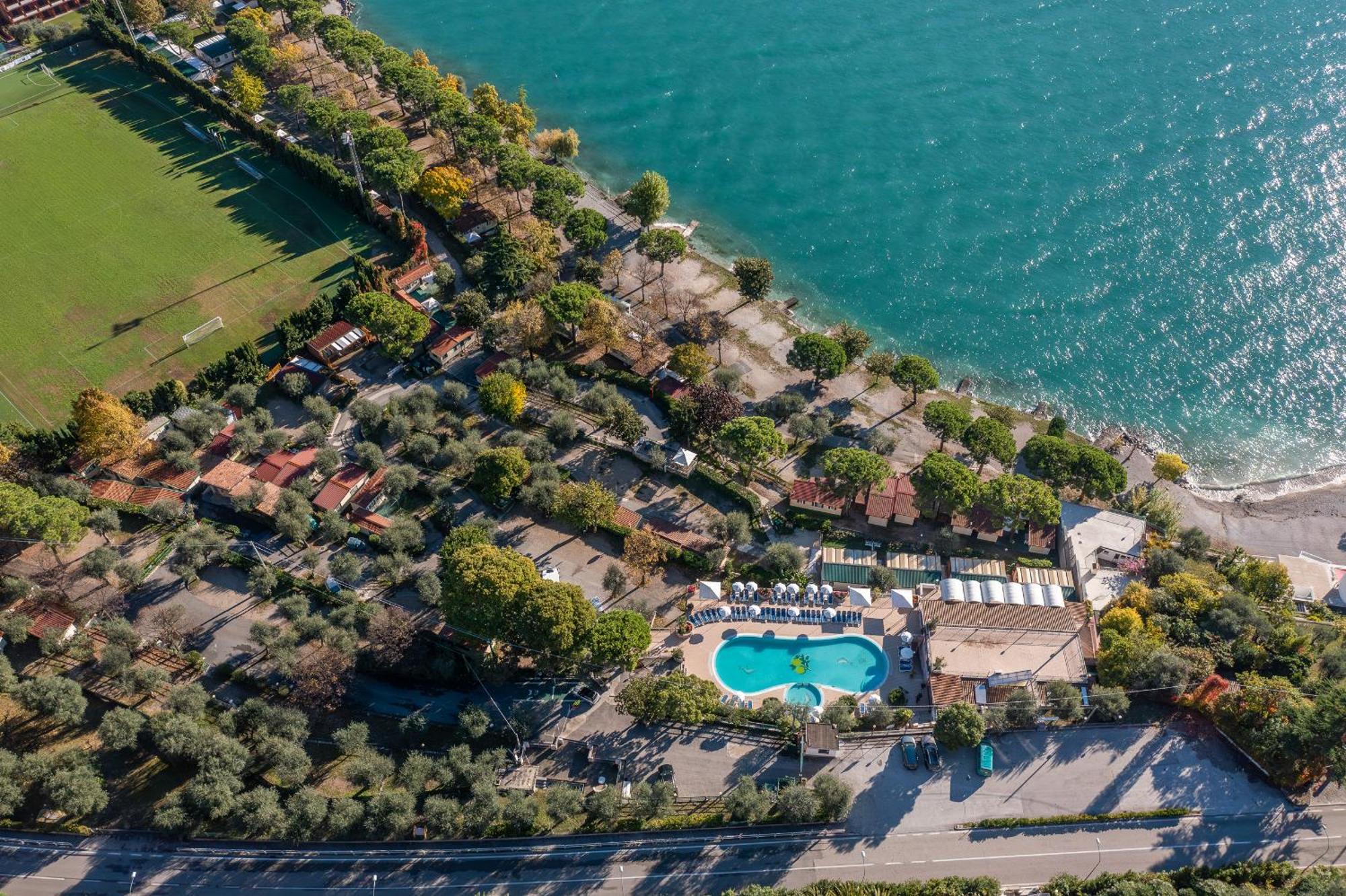 Camping Park Garda リモーネ・スル・ガルダ エクステリア 写真