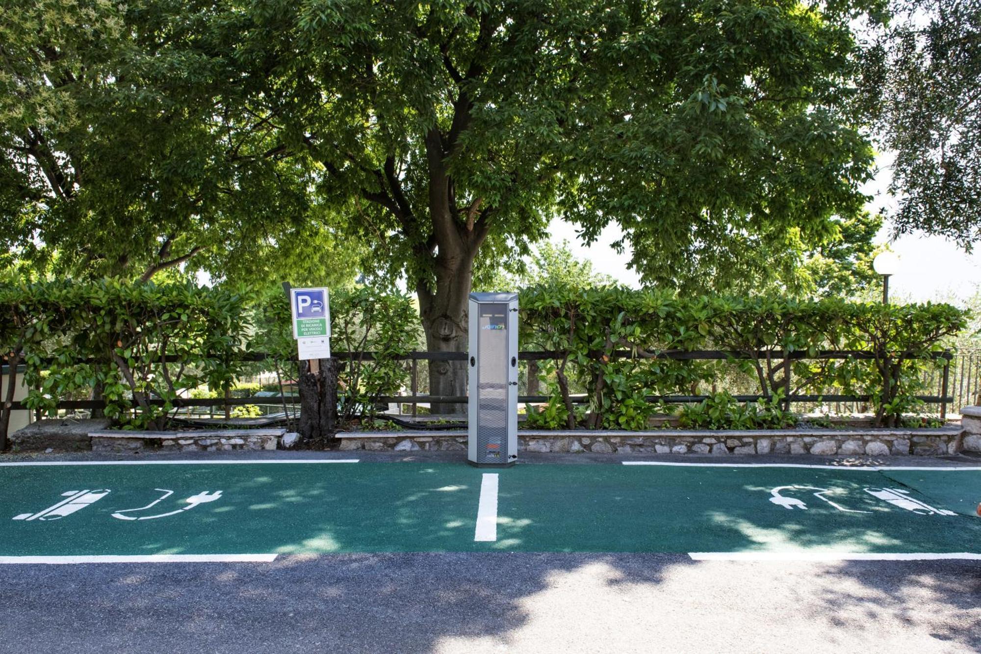 Camping Park Garda リモーネ・スル・ガルダ エクステリア 写真