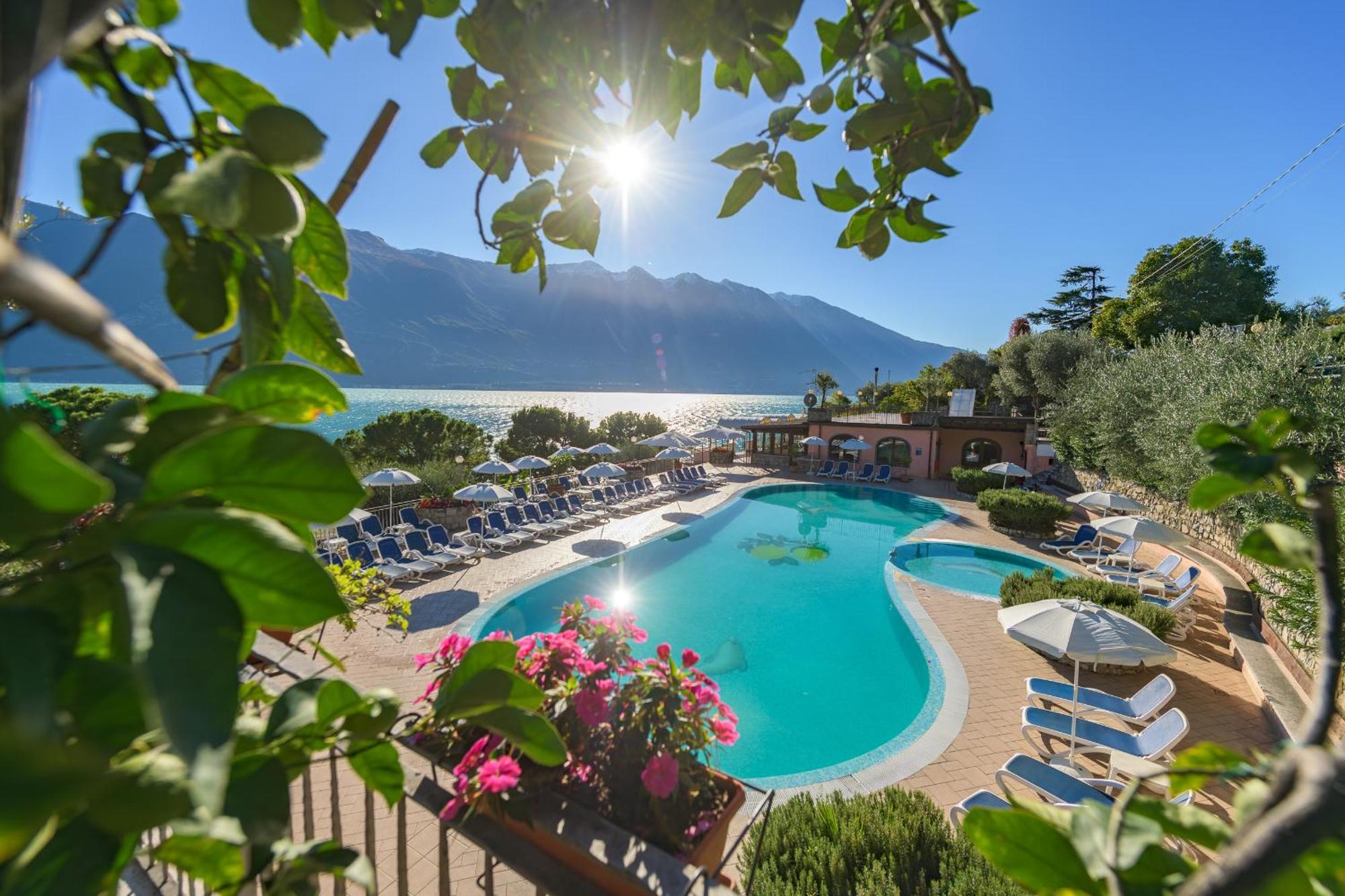 Camping Park Garda リモーネ・スル・ガルダ エクステリア 写真