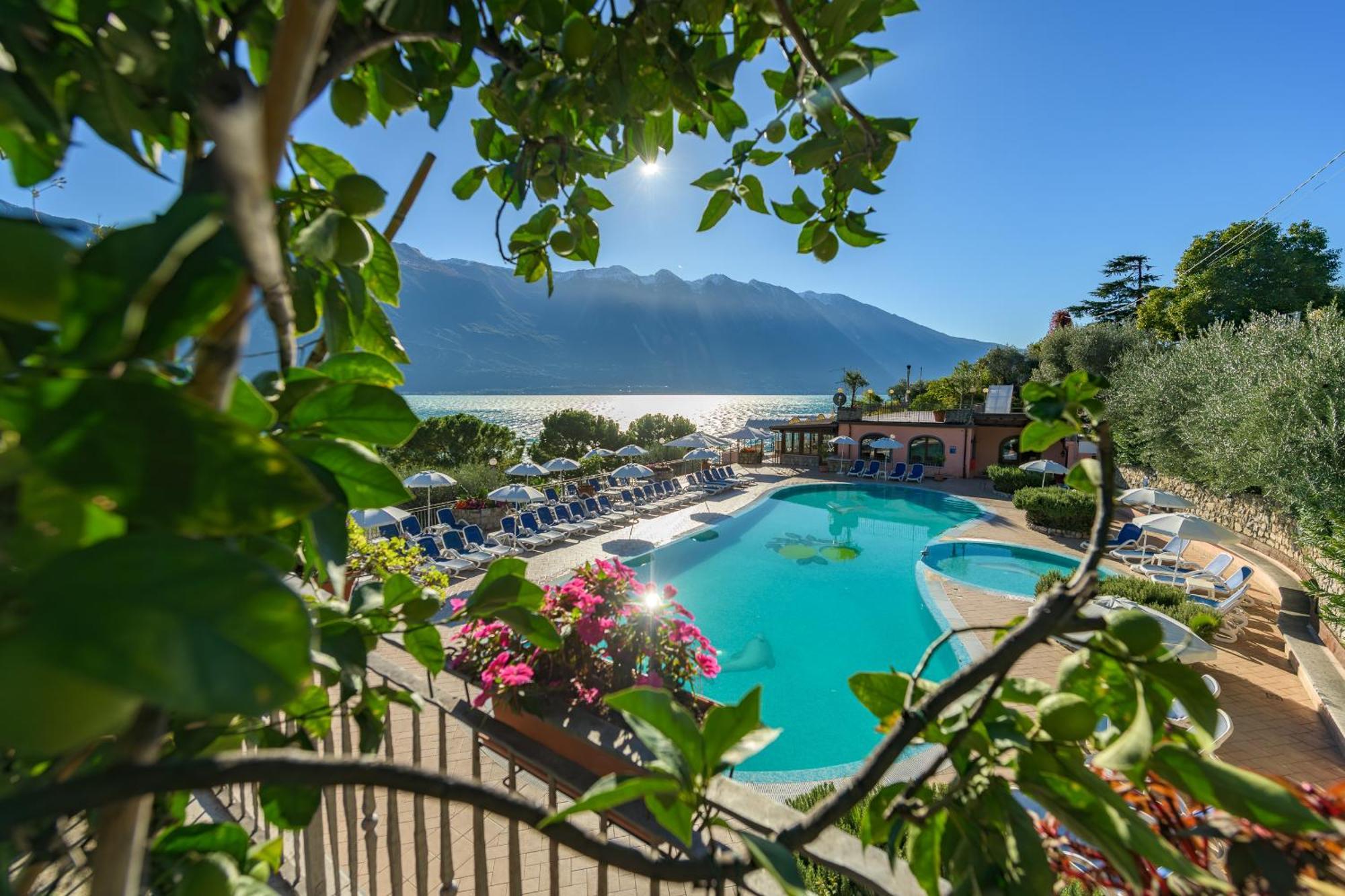Camping Park Garda リモーネ・スル・ガルダ エクステリア 写真