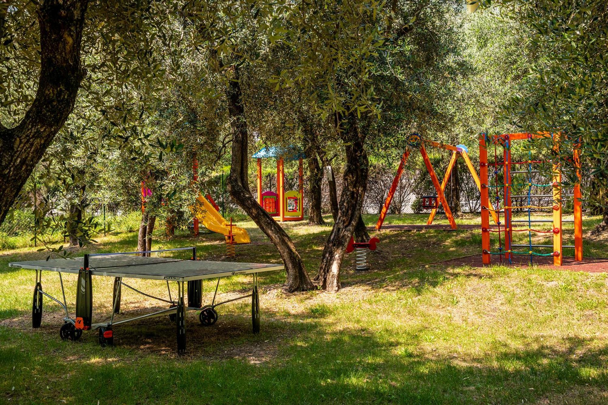 Camping Park Garda リモーネ・スル・ガルダ エクステリア 写真