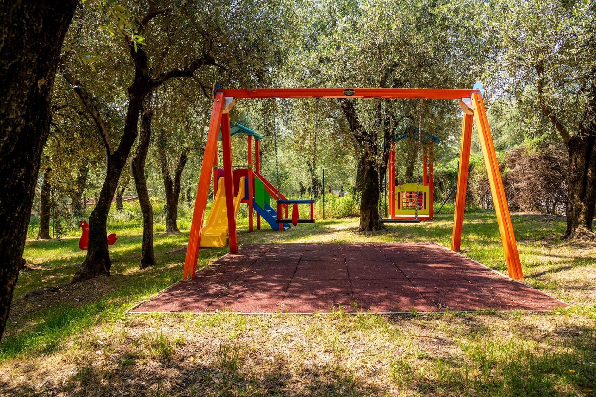 Camping Park Garda リモーネ・スル・ガルダ エクステリア 写真