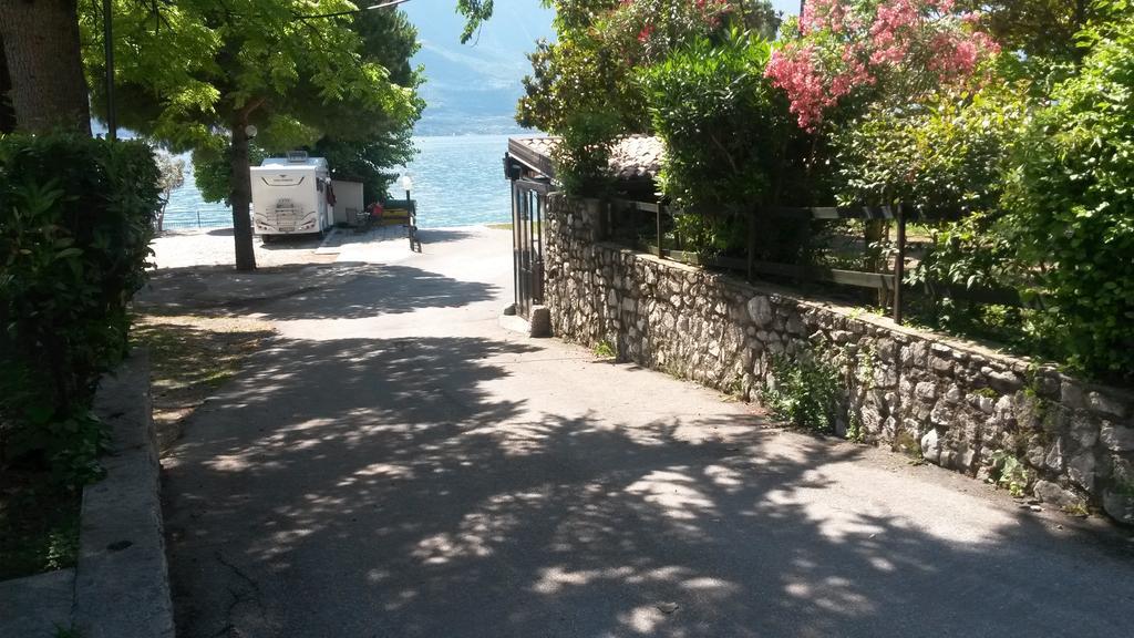 Camping Park Garda リモーネ・スル・ガルダ エクステリア 写真