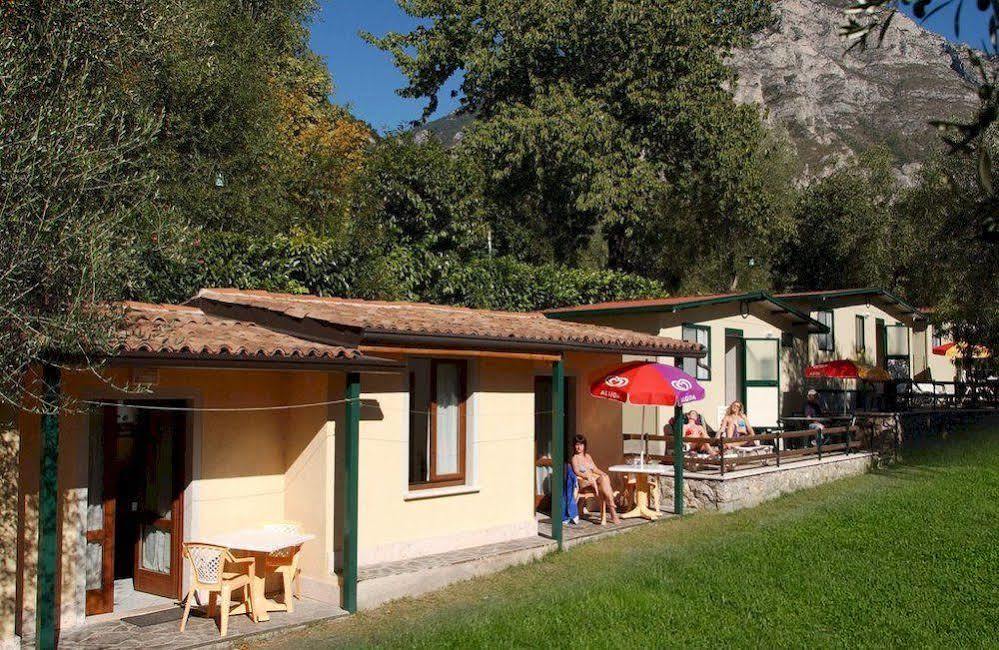 Camping Park Garda リモーネ・スル・ガルダ エクステリア 写真