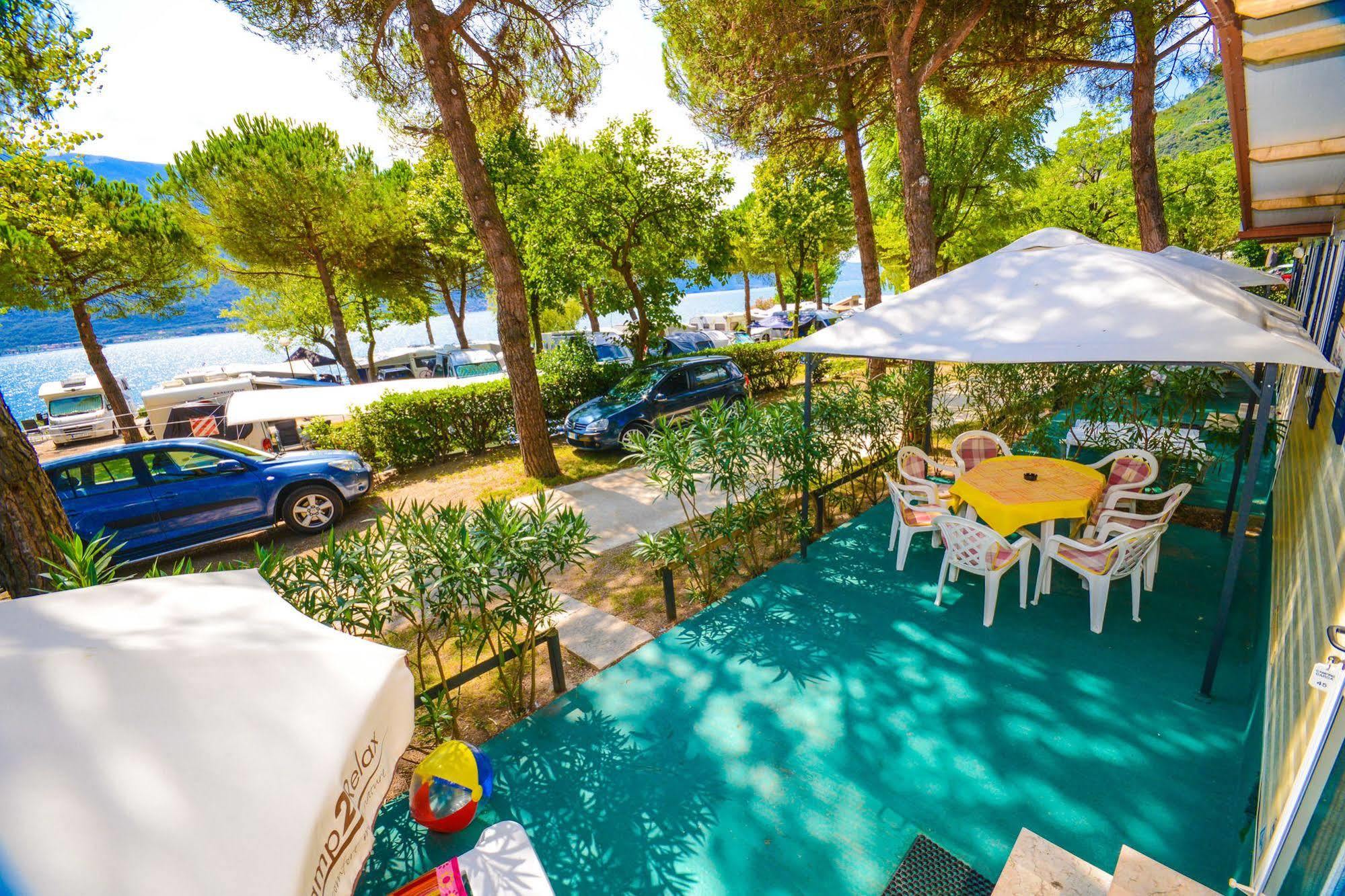 Camping Park Garda リモーネ・スル・ガルダ エクステリア 写真